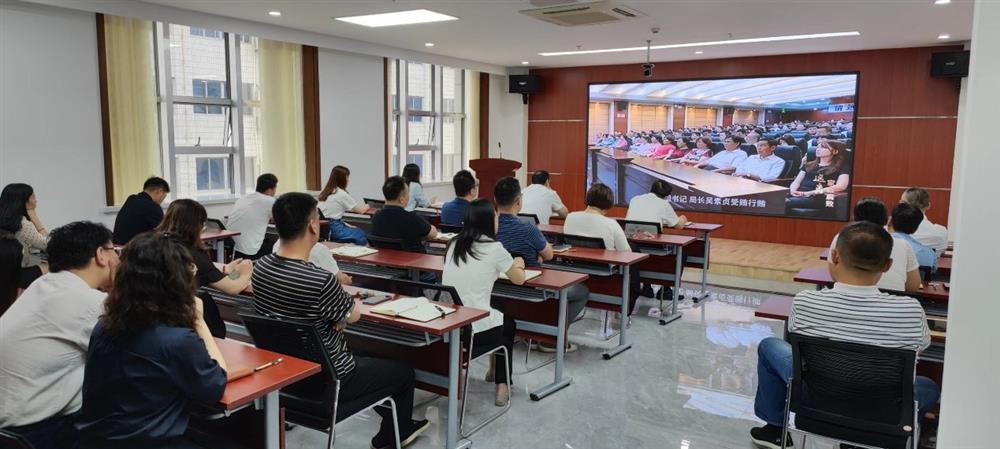 澳利平台组织观看廉政警示教育片《远离家庭腐败》