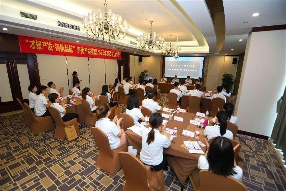 恒盛娱乐举行2022年新员工训练营开班仪式